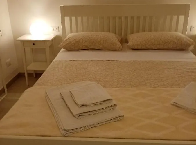 Studio Flat In White City